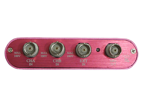 2 analog inputs, 1 input for external trigger or 1-bit ADC, 1 analog output